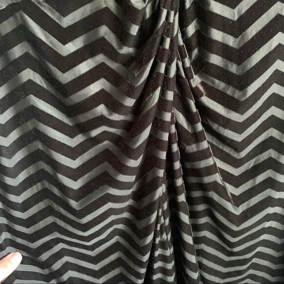 Lane Bryant Chevron Velvet Stripe Twist Front Sleeveless Dress LBD 14/16 V-Neck - Picture 6 of 8